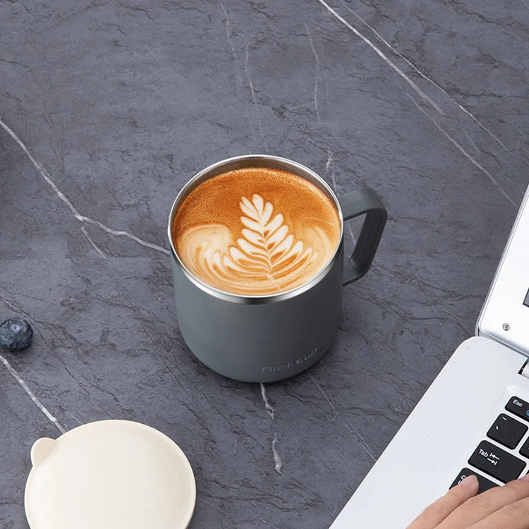 Taza térmica con café latte